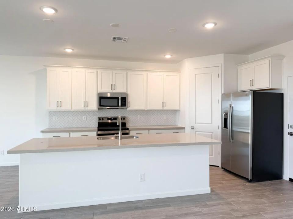 Real Estate Picture 5