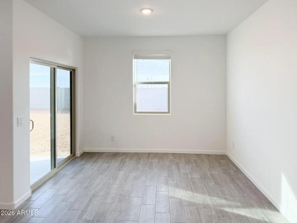 Real Estate Picture 9