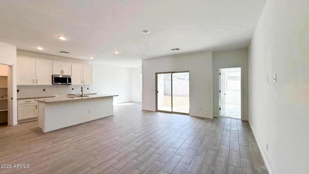 Real Estate Picture 13