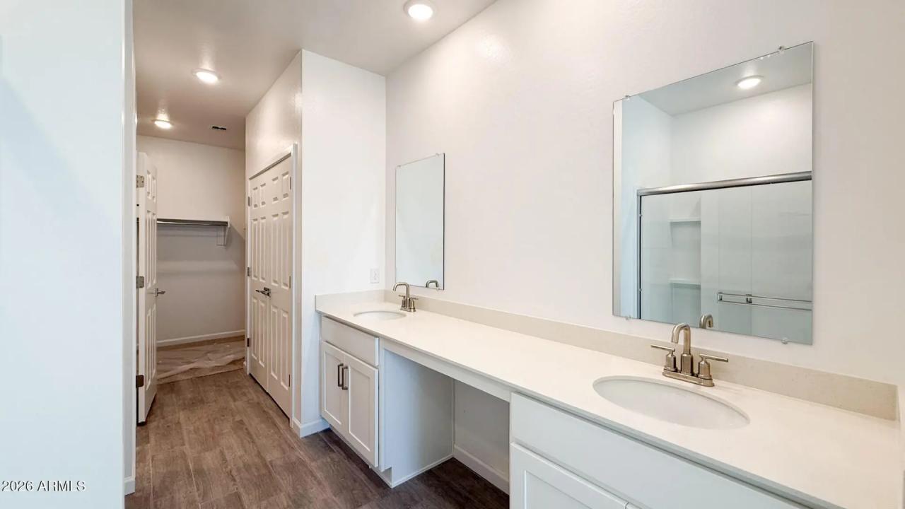 Real Estate Picture 18