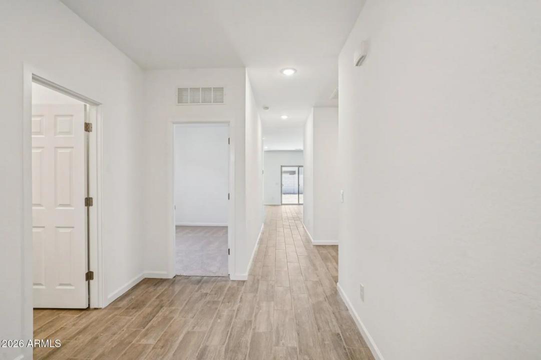 Real Estate Picture 4