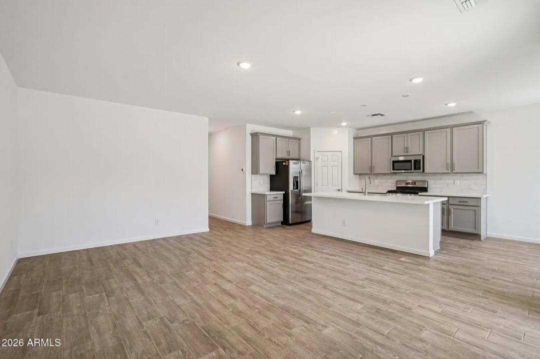 Real Estate Picture 5