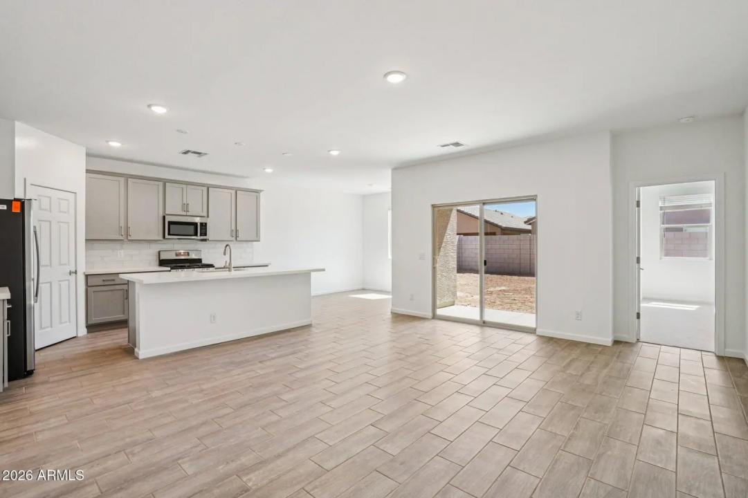 Real Estate Picture 7