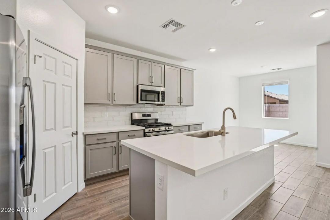 Real Estate Picture 8