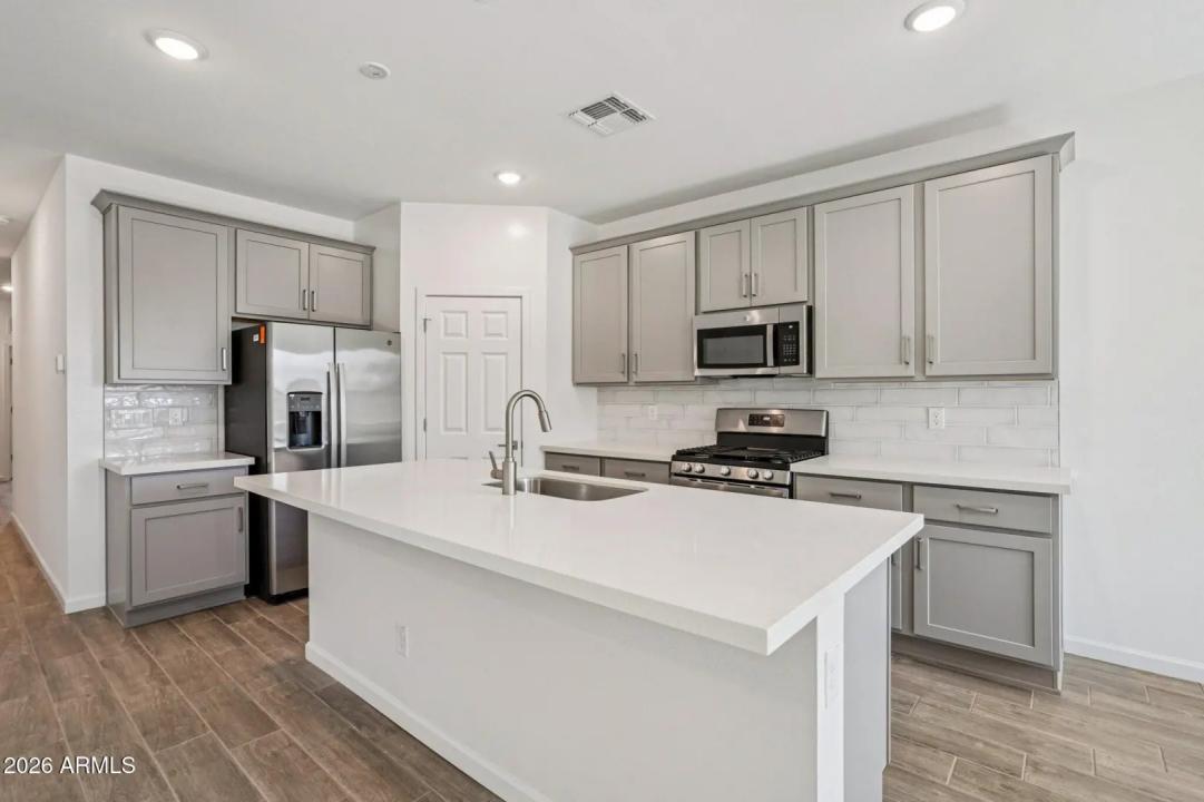 Real Estate Picture 10