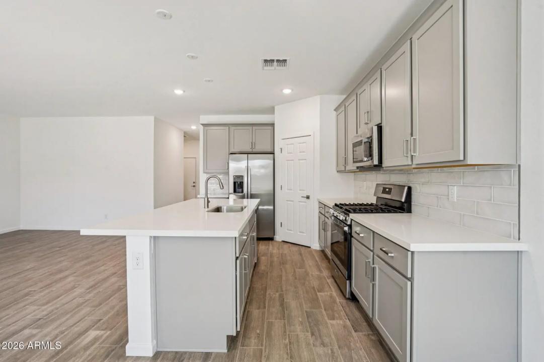 Real Estate Picture 11