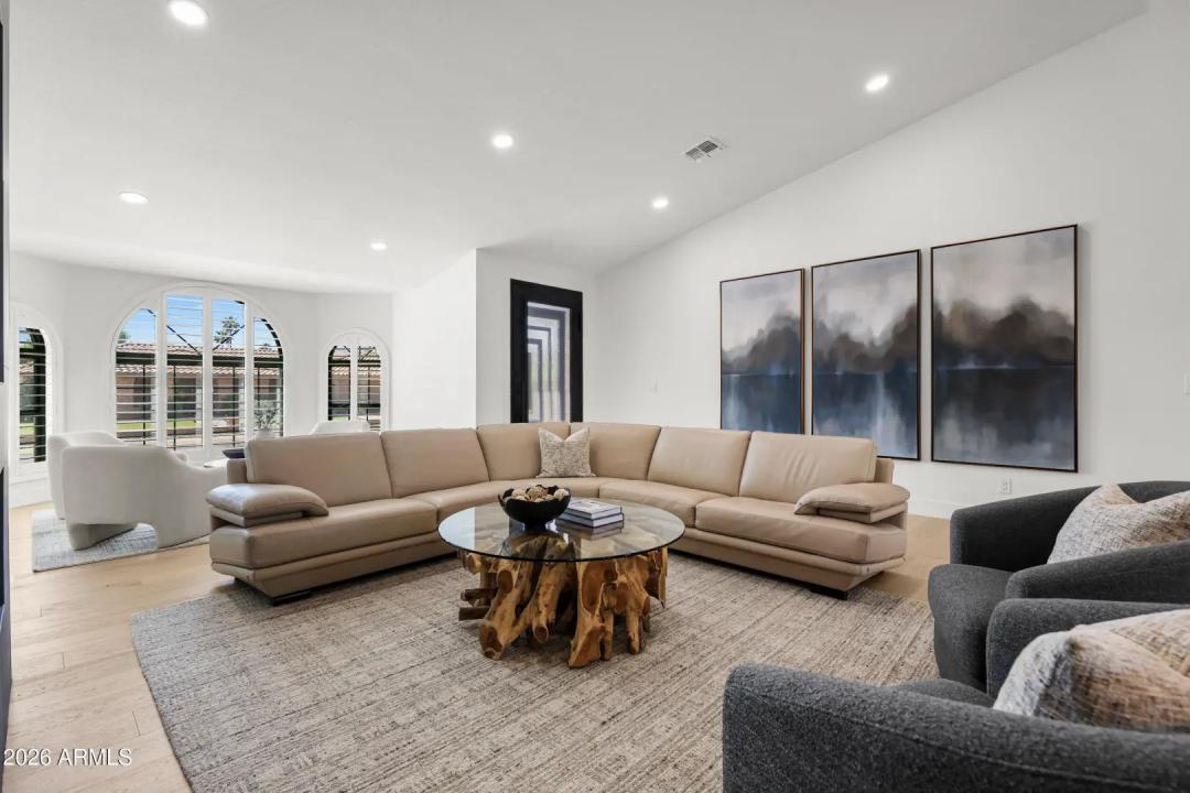 Real Estate Picture 4