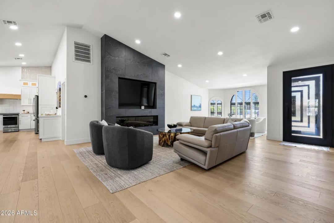 Real Estate Picture 5