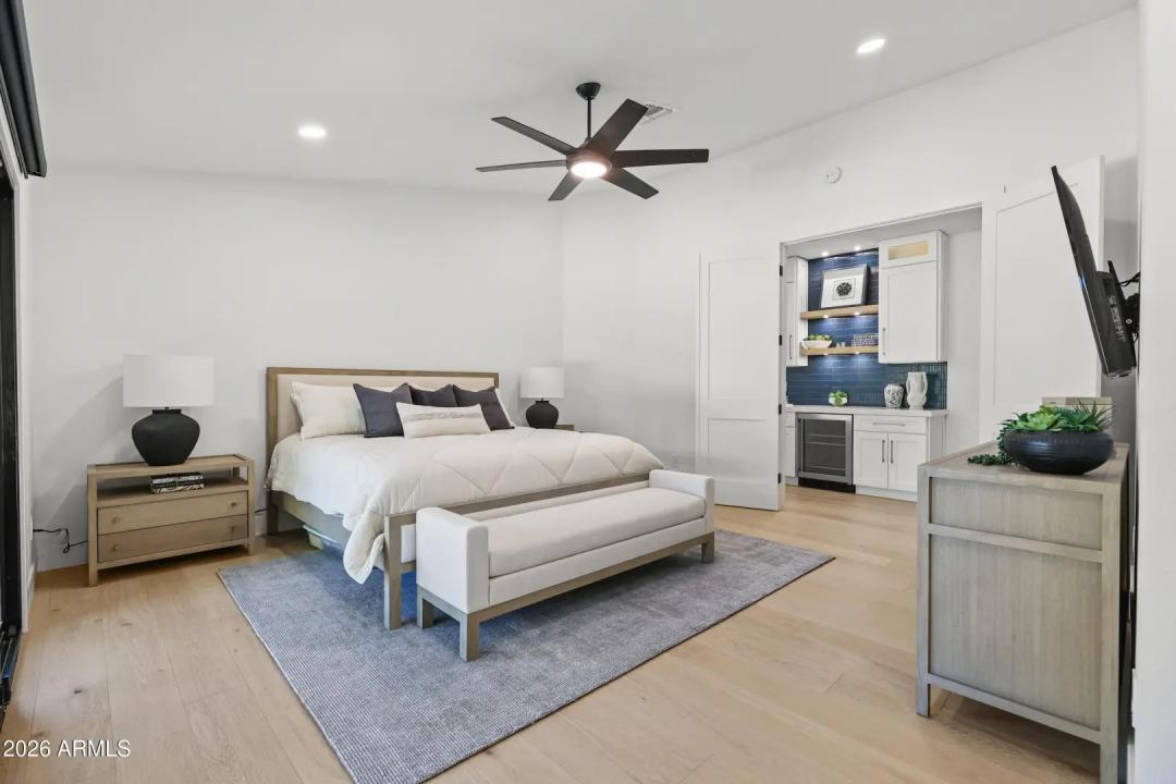 Real Estate Picture 16