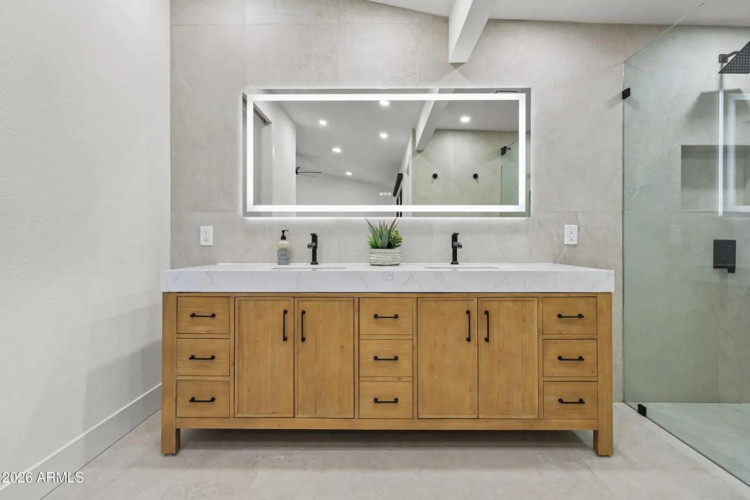 Real Estate Picture 18