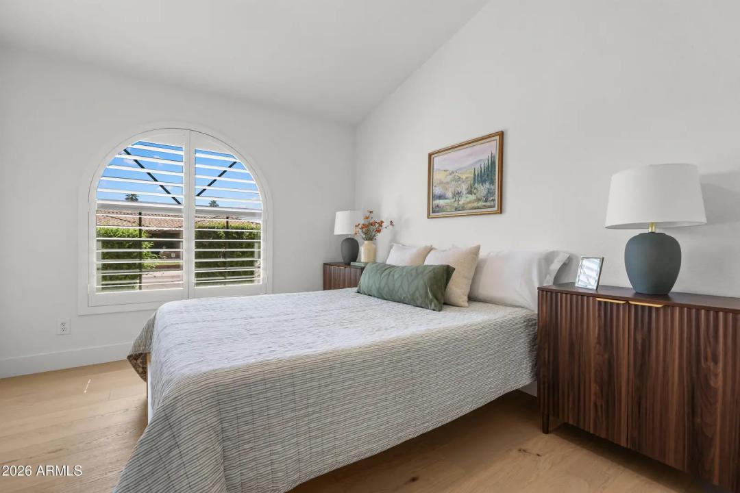 Real Estate Picture 23