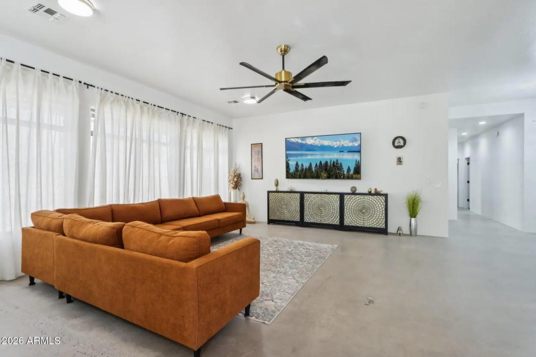 Real Estate Picture 6