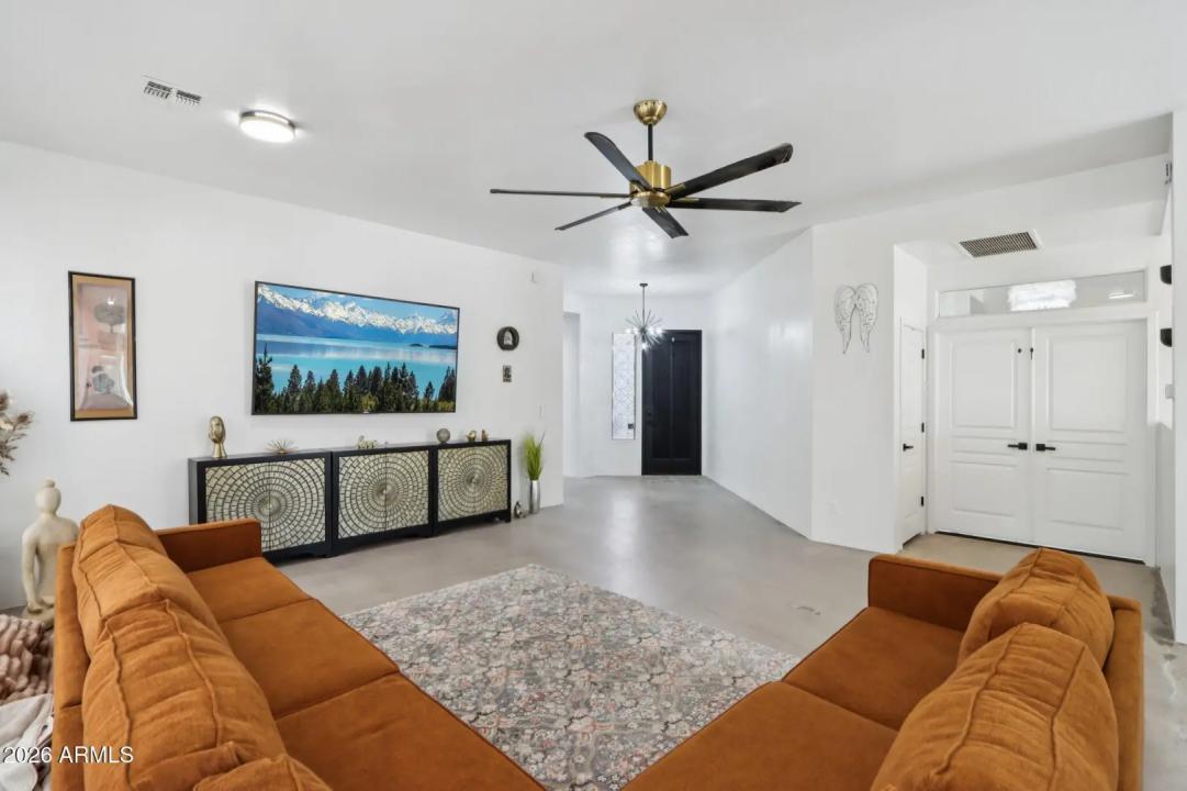 Real Estate Picture 7