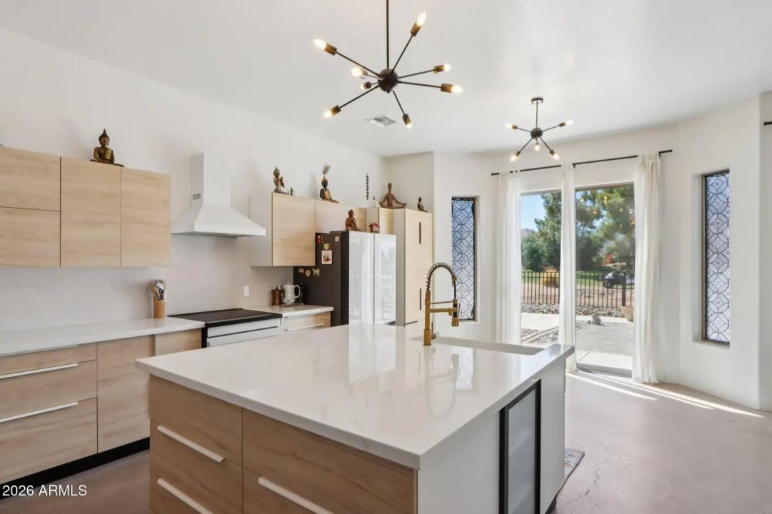 Real Estate Picture 11