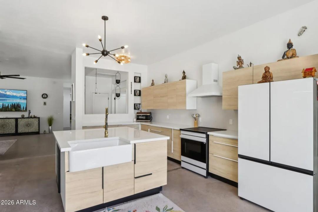 Real Estate Picture 14