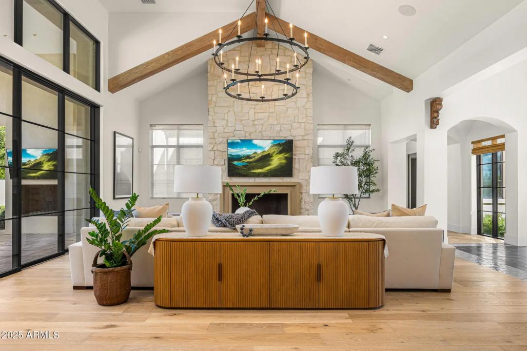 Real Estate Picture 4