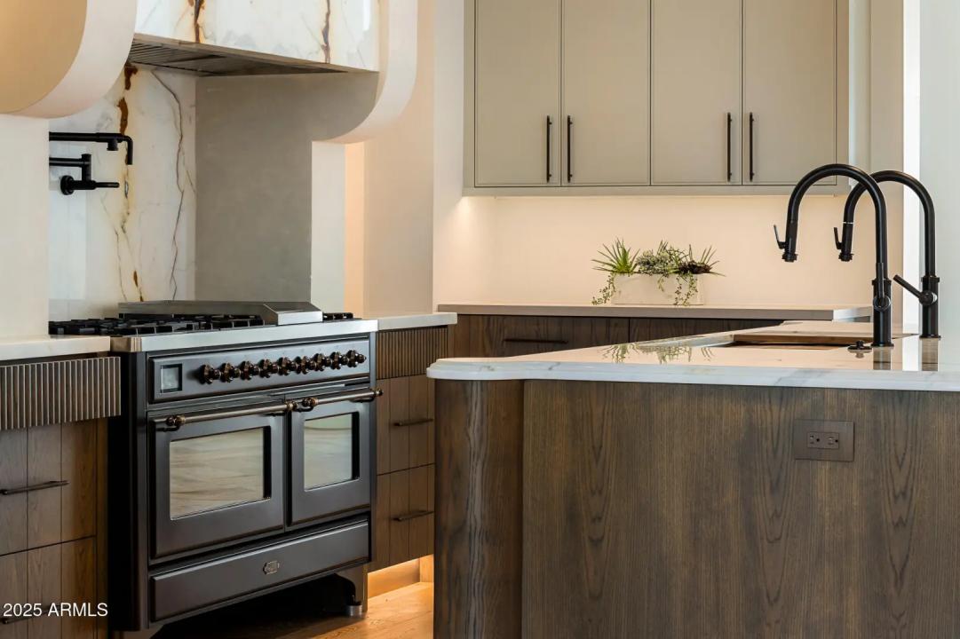 Real Estate Picture 7