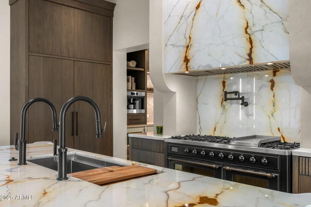 Real Estate Picture 8