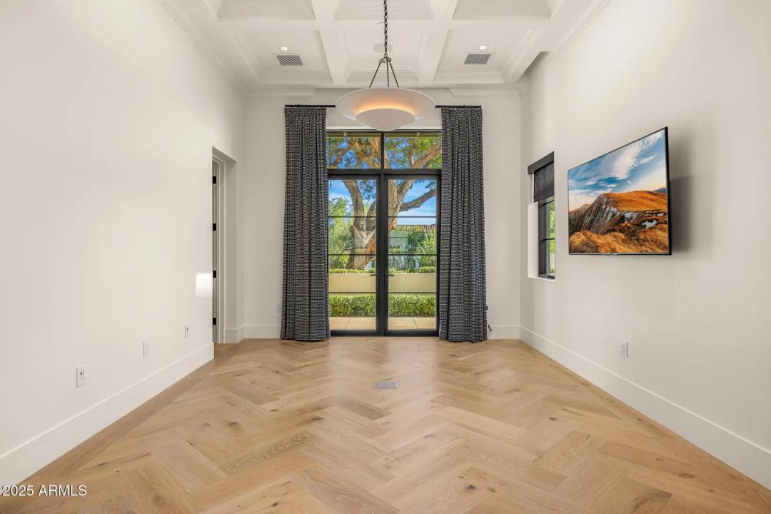 Real Estate Picture 23