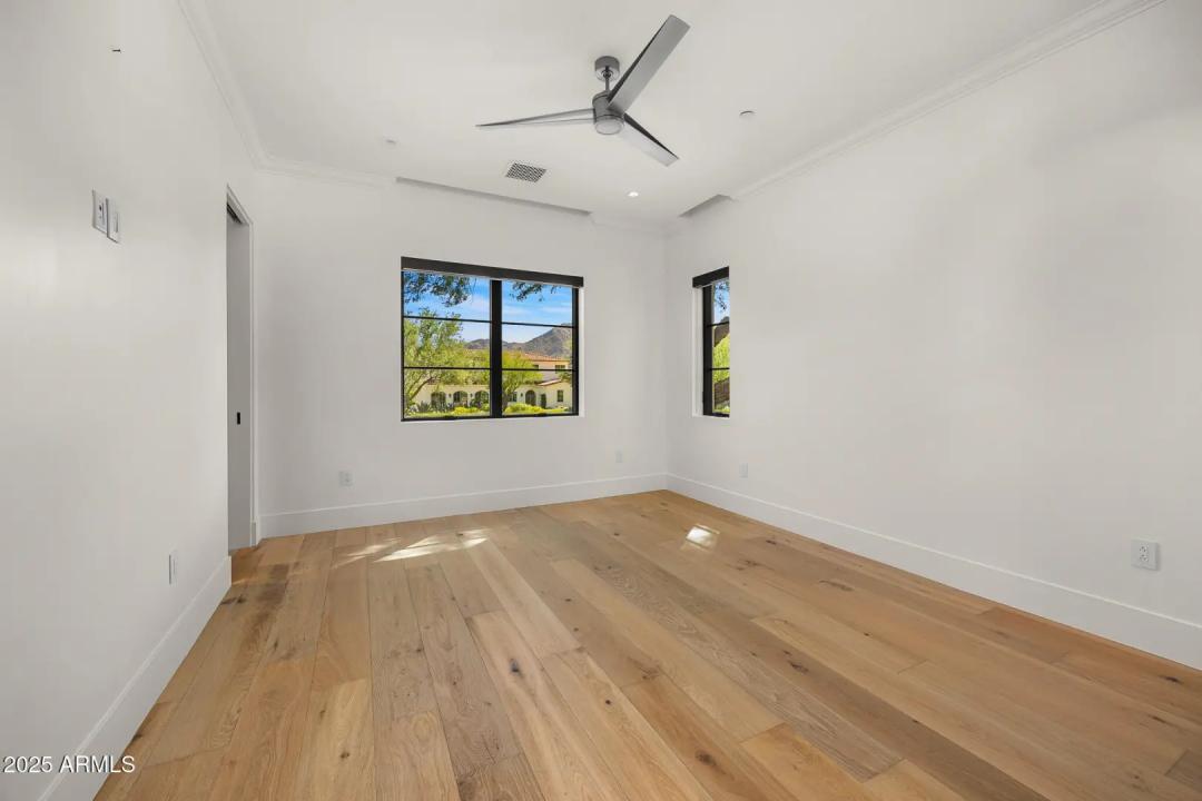 Real Estate Picture 24