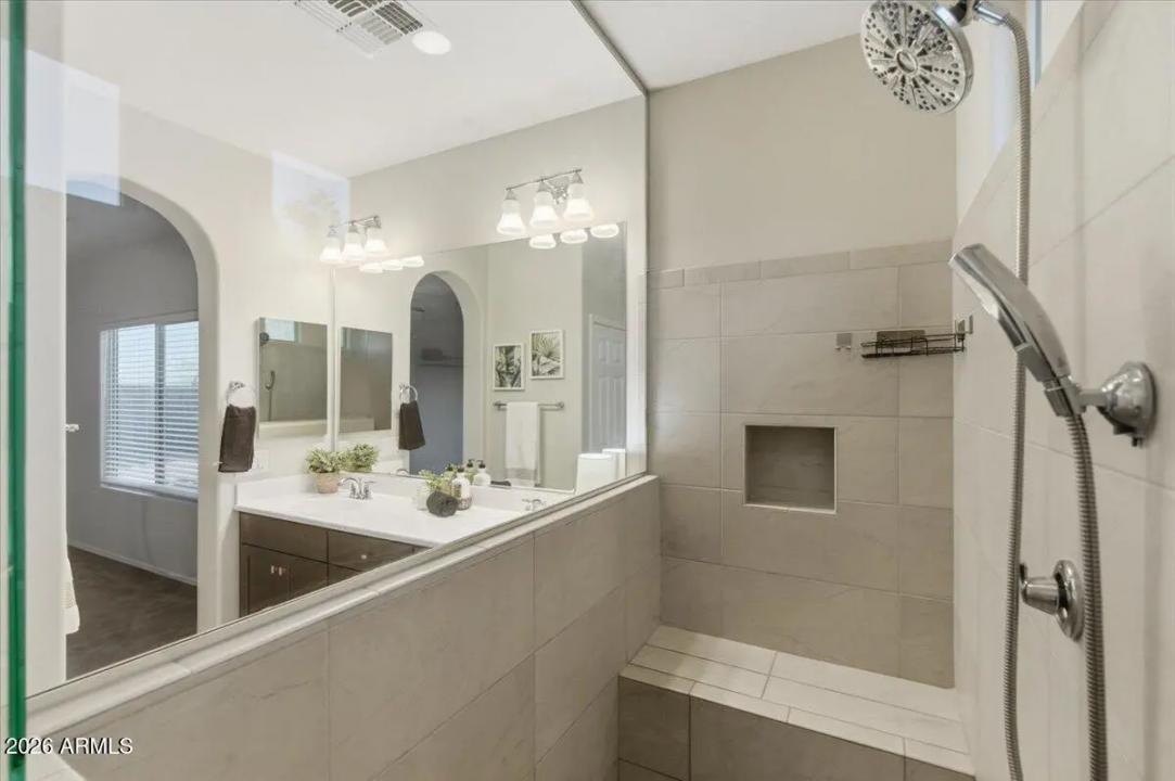 Real Estate Picture 20