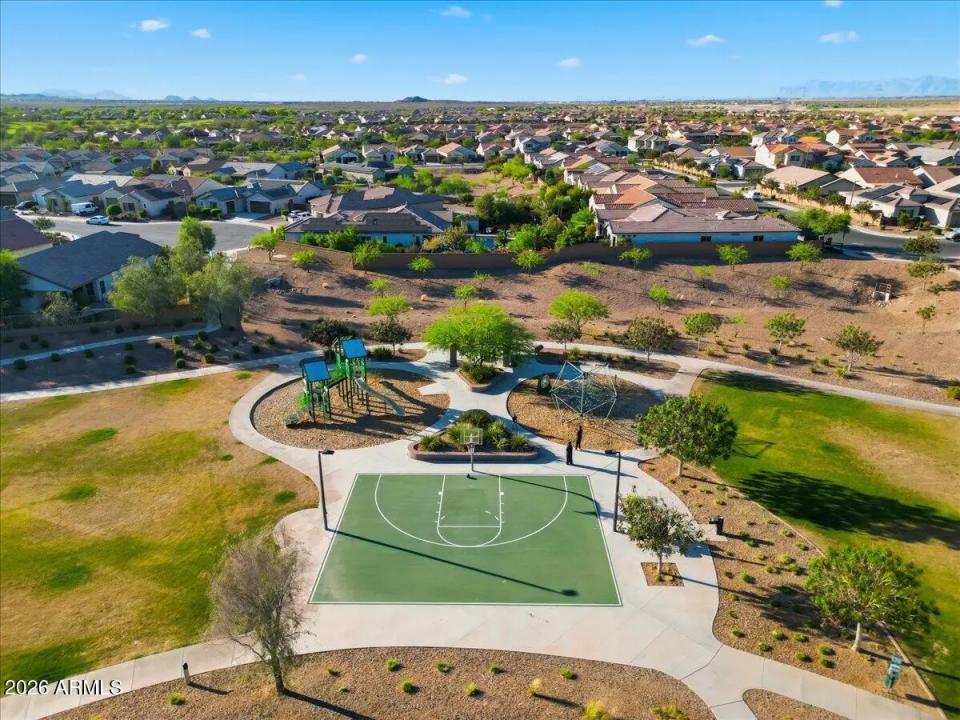 Real Estate Picture 28