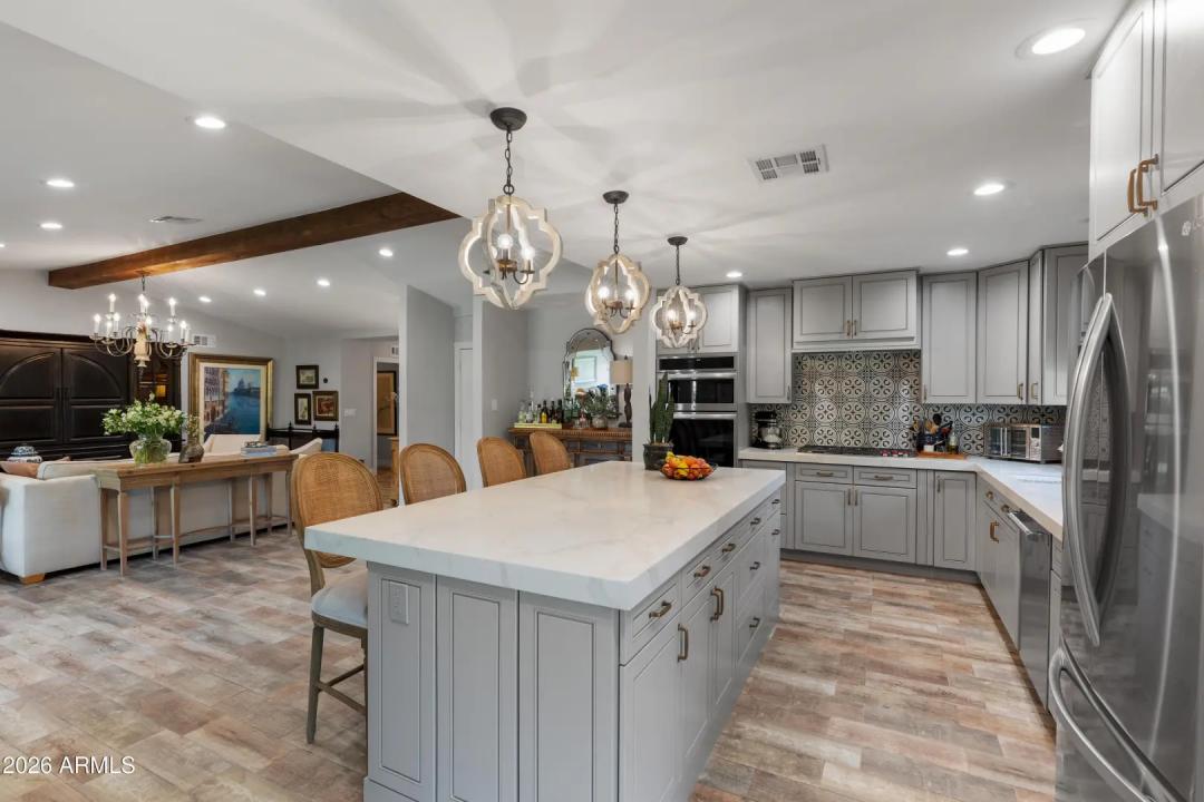 Real Estate Picture 11