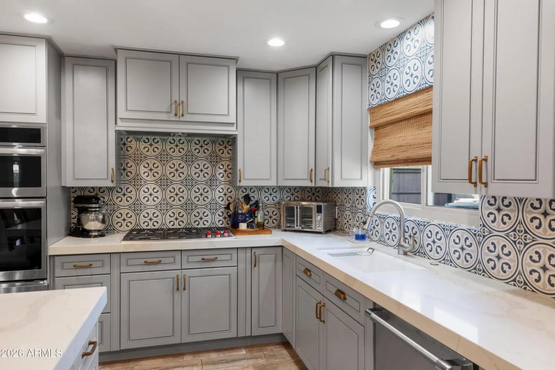 Real Estate Picture 12