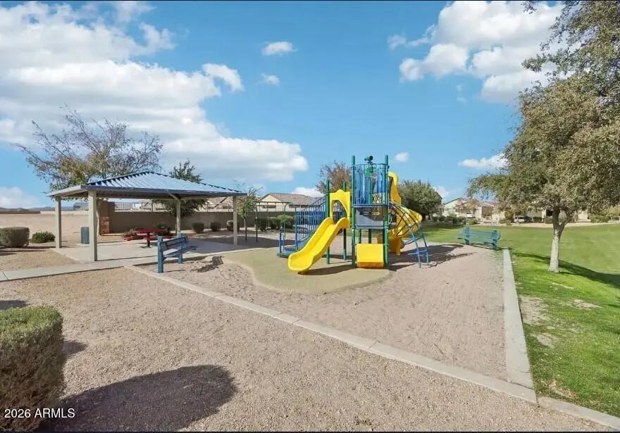 Real Estate Picture 6