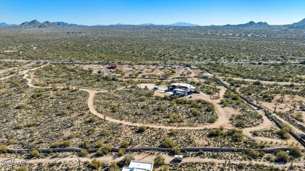 Real Estate Picture 14