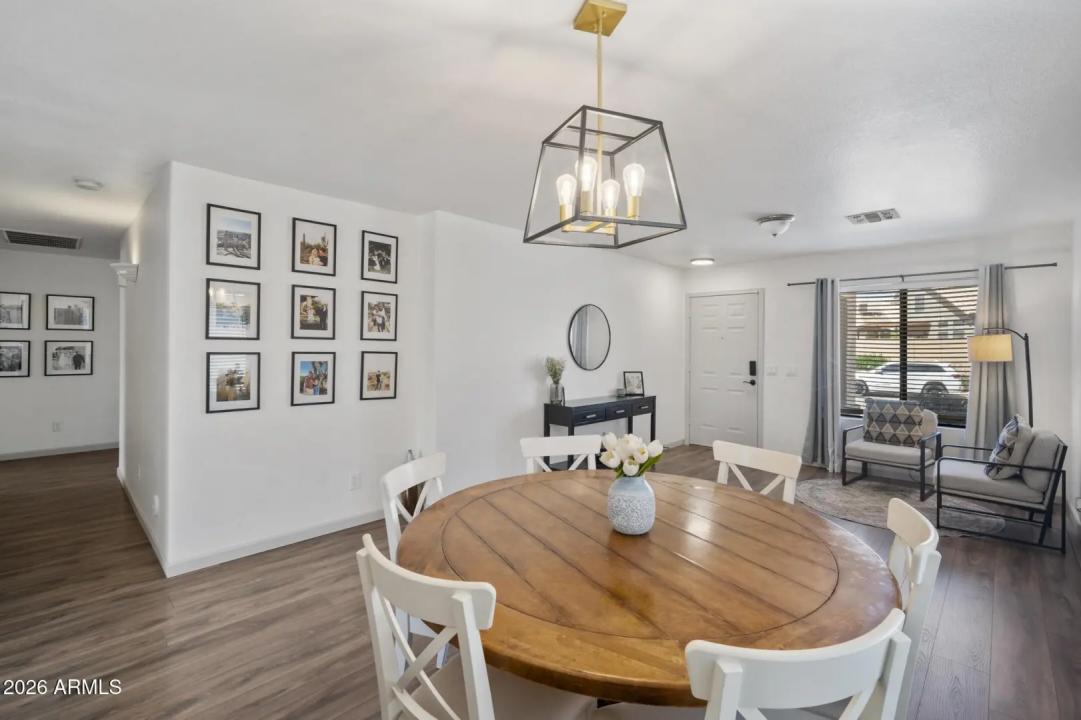 Real Estate Picture 8