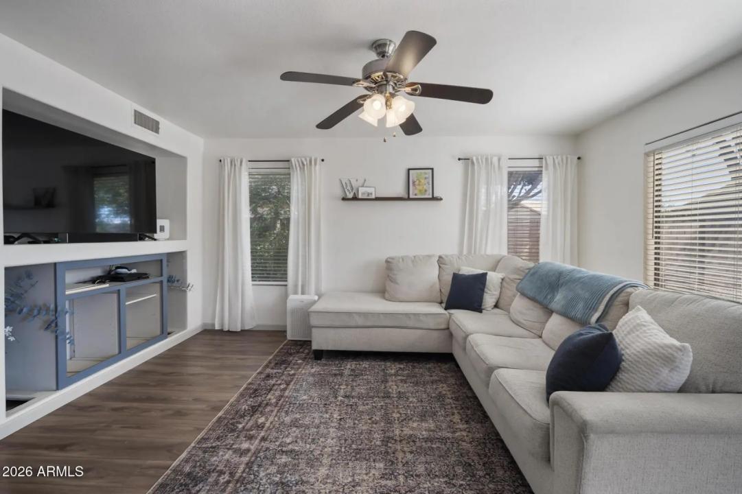 Real Estate Picture 12