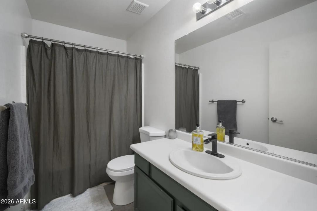 Real Estate Picture 24