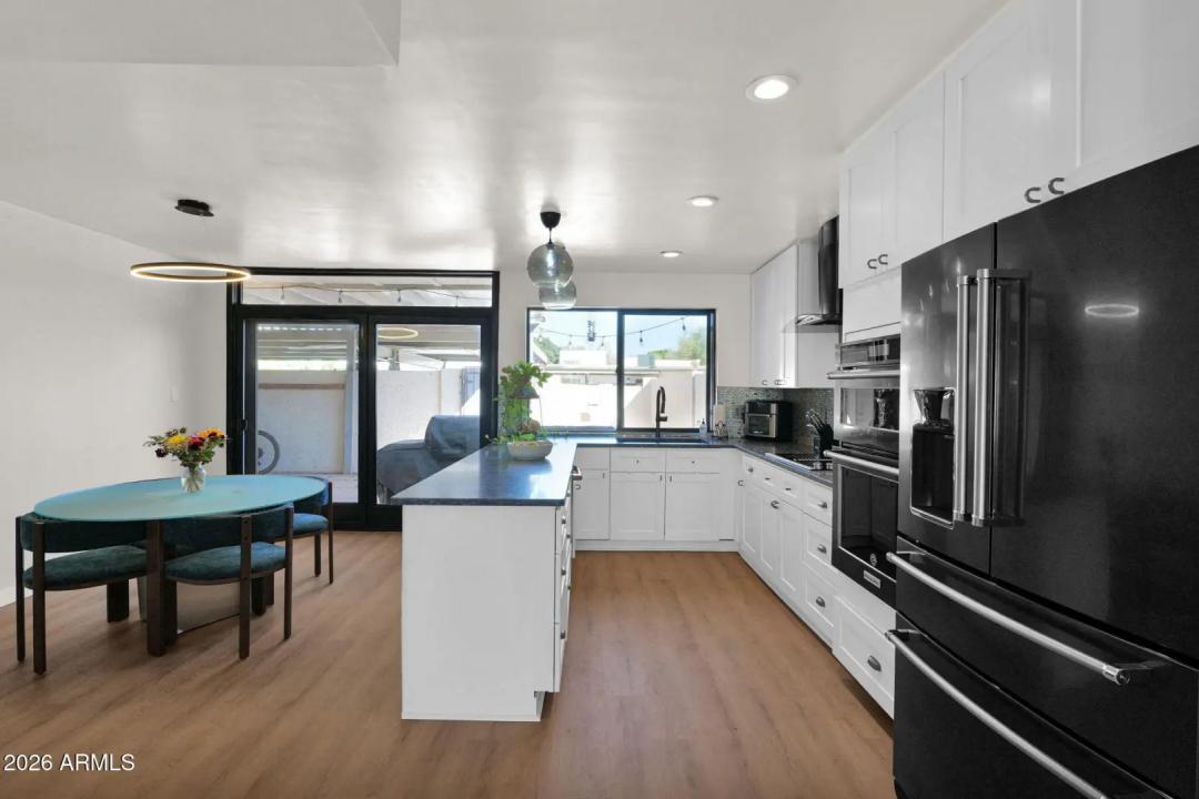 Real Estate Picture 8