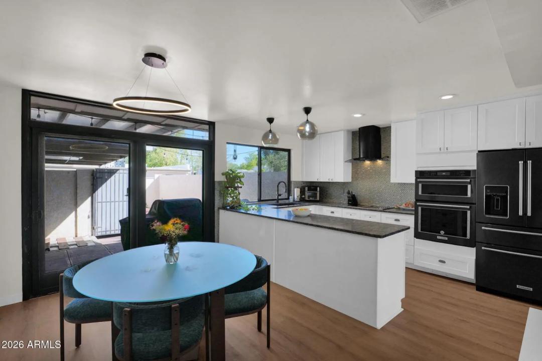 Real Estate Picture 9