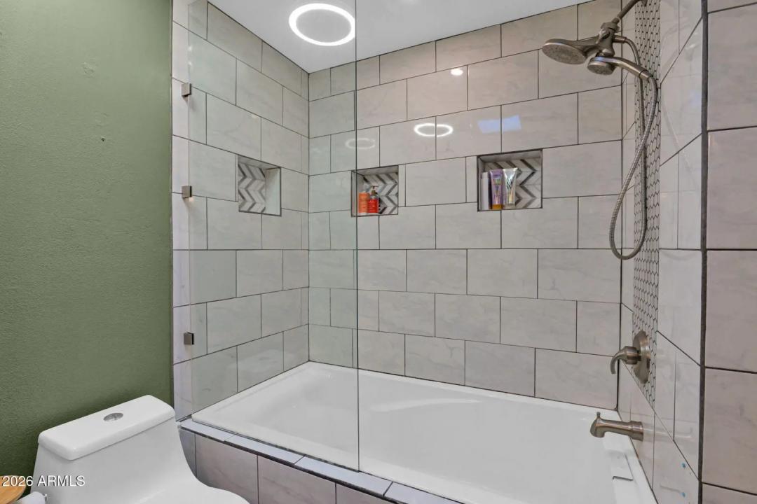 Real Estate Picture 17