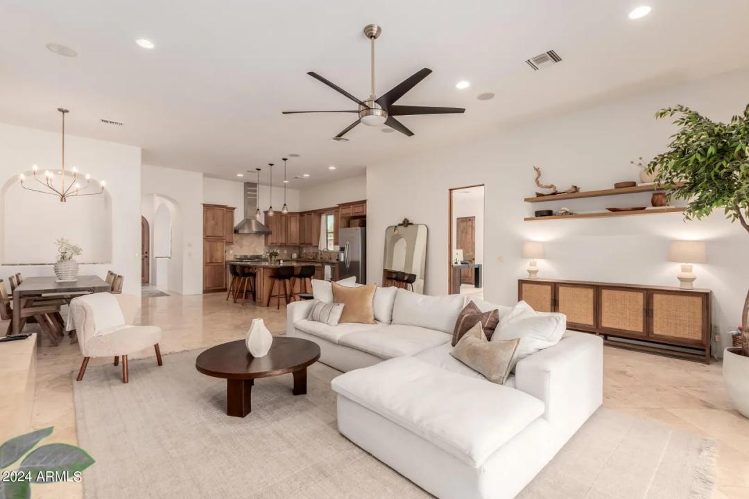 Real Estate Picture 5