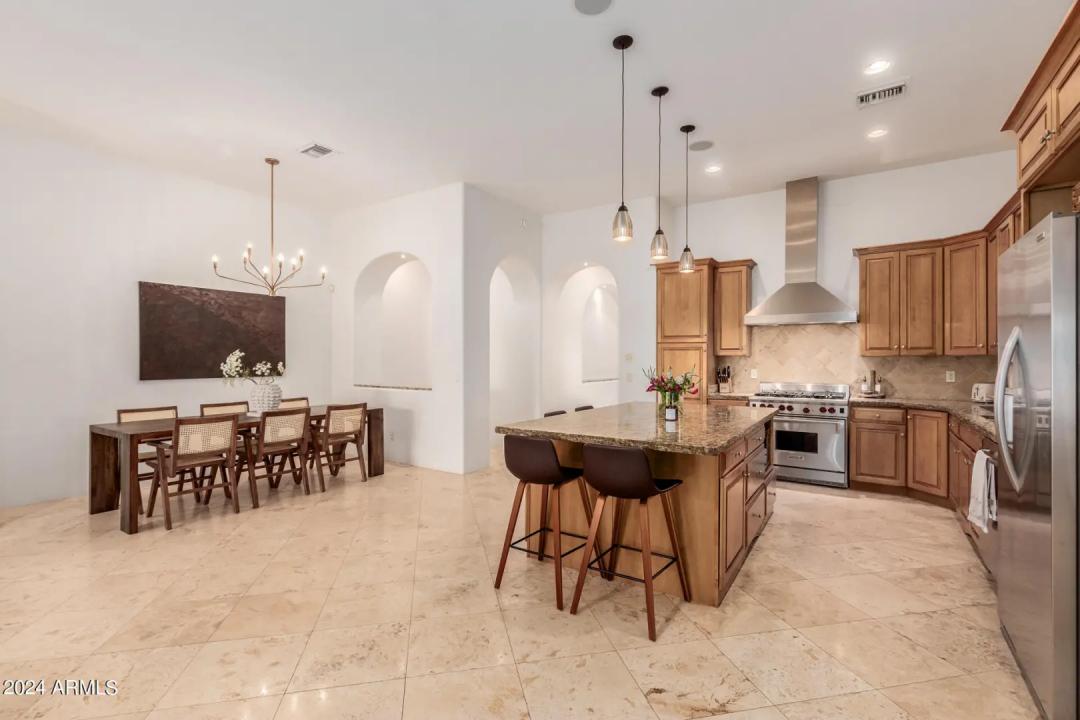 Real Estate Picture 8