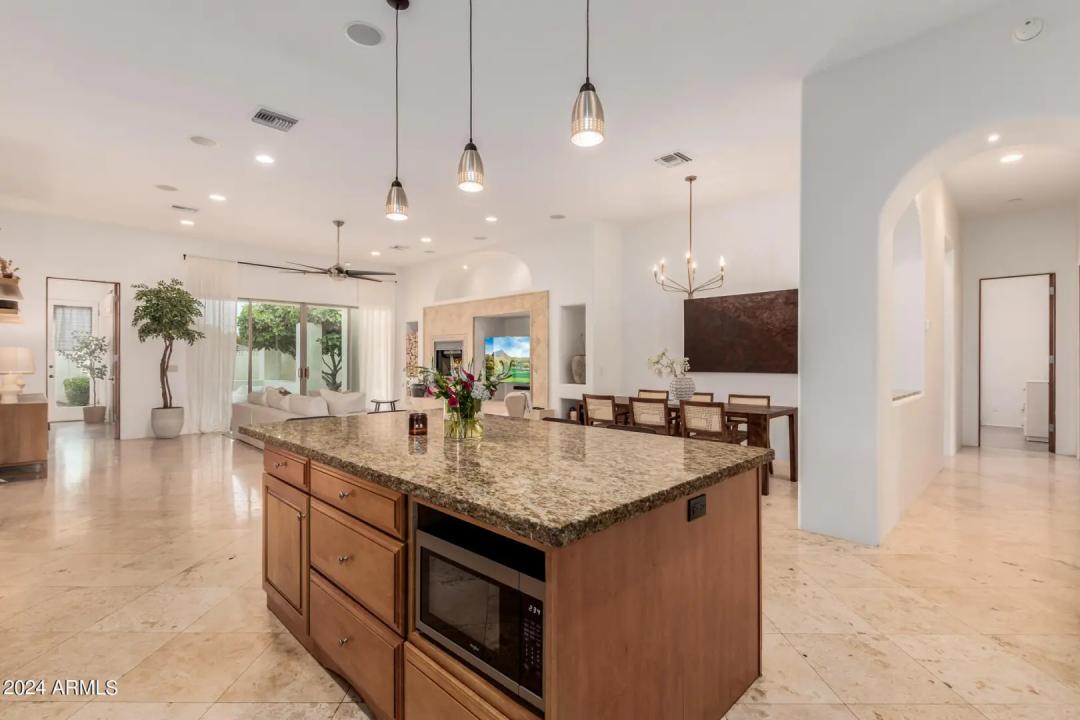 Real Estate Picture 11