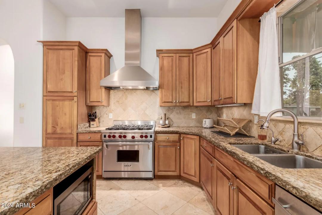 Real Estate Picture 12