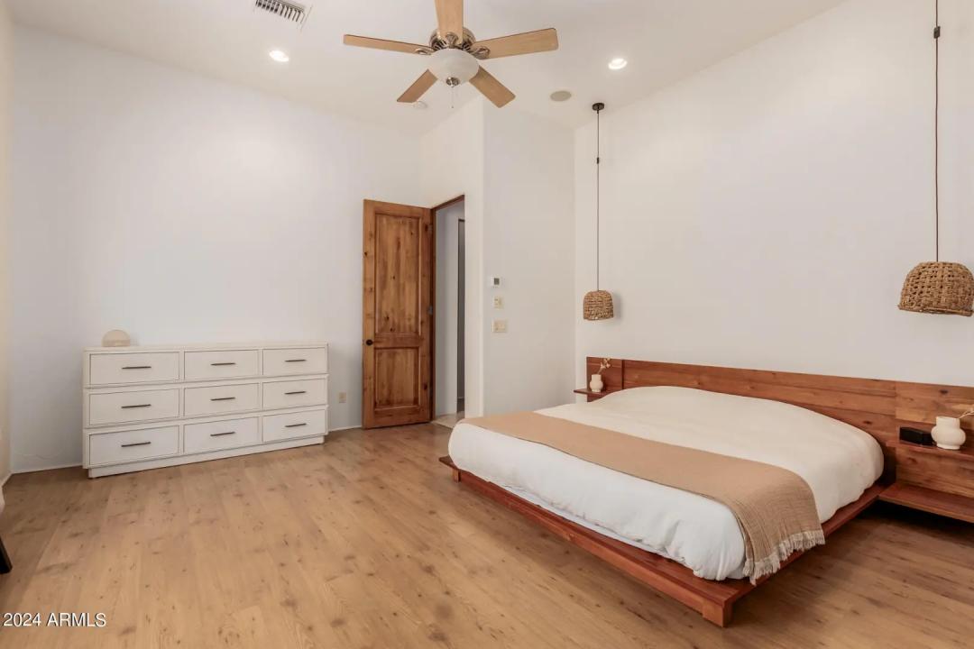 Real Estate Picture 14