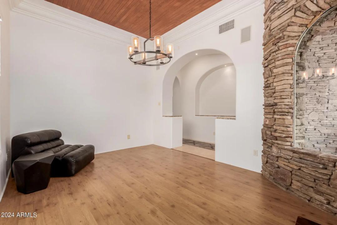 Real Estate Picture 30