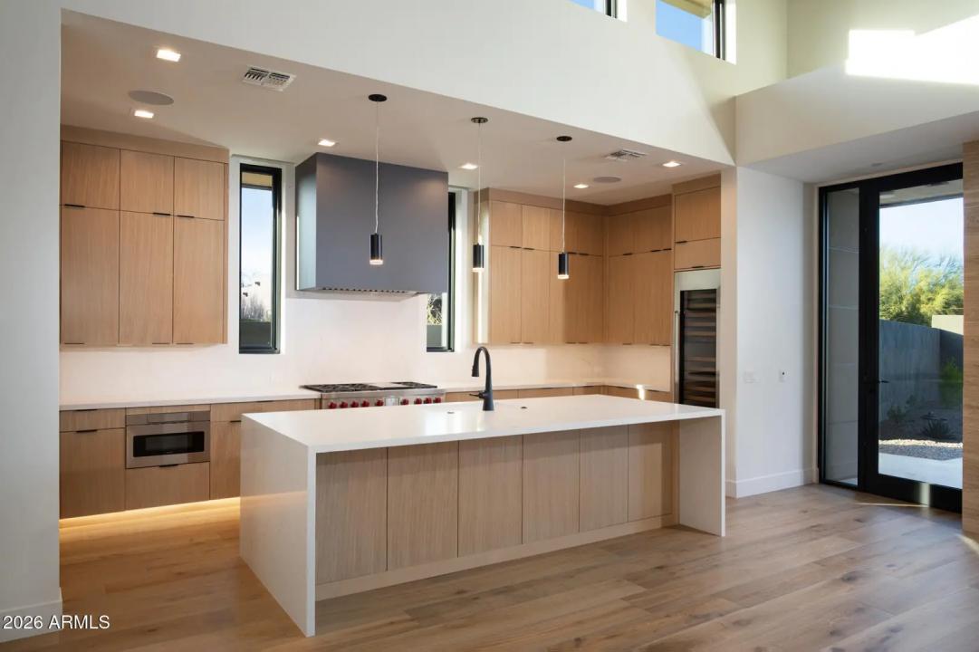 Real Estate Picture 6