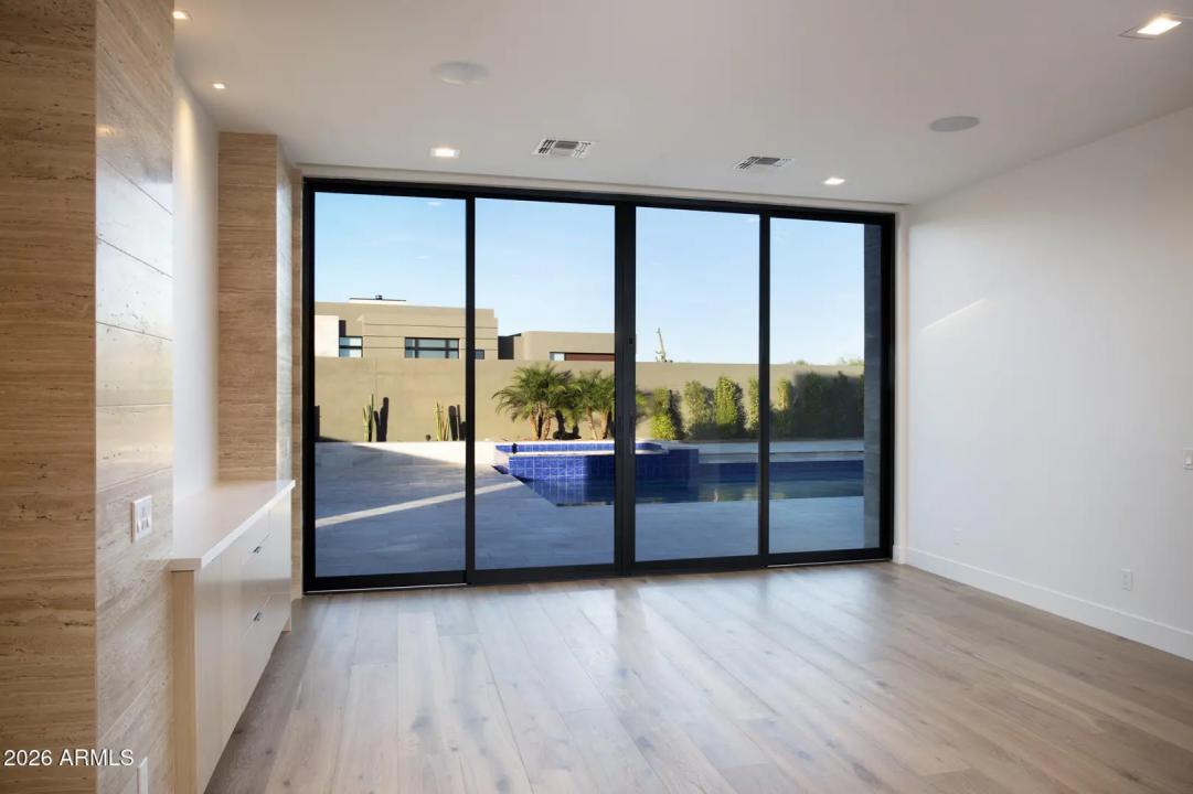 Real Estate Picture 7