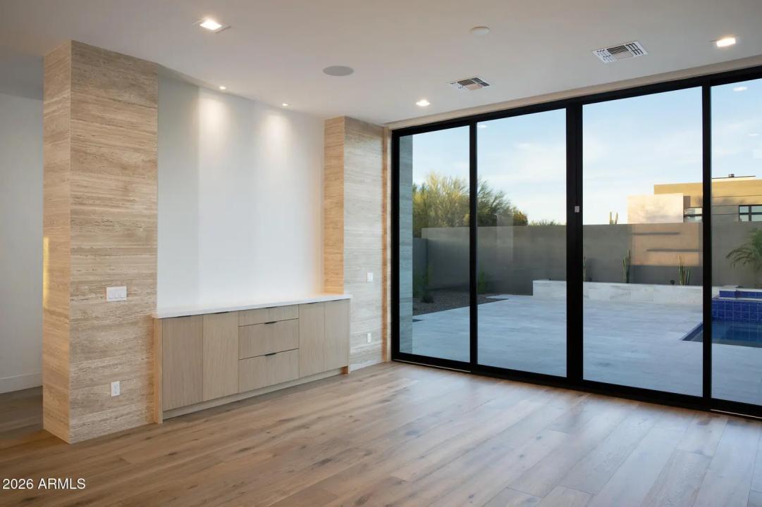 Real Estate Picture 8