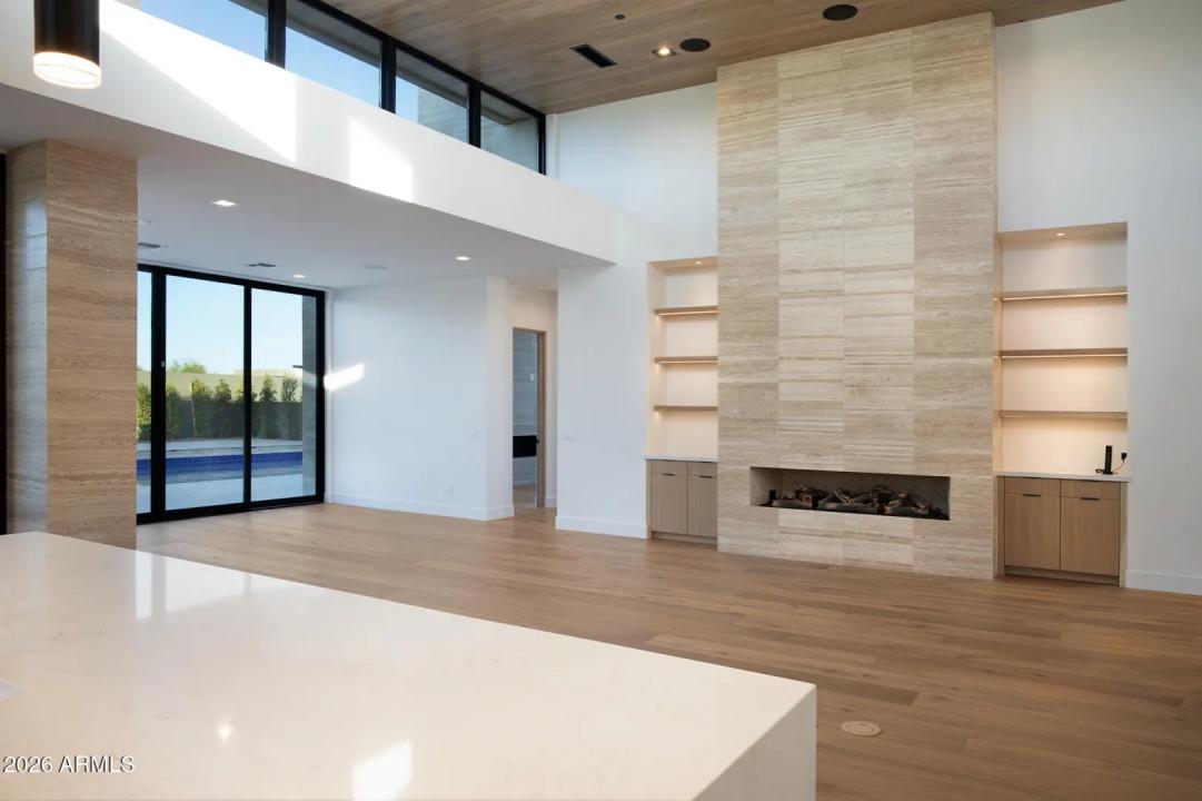 Real Estate Picture 11