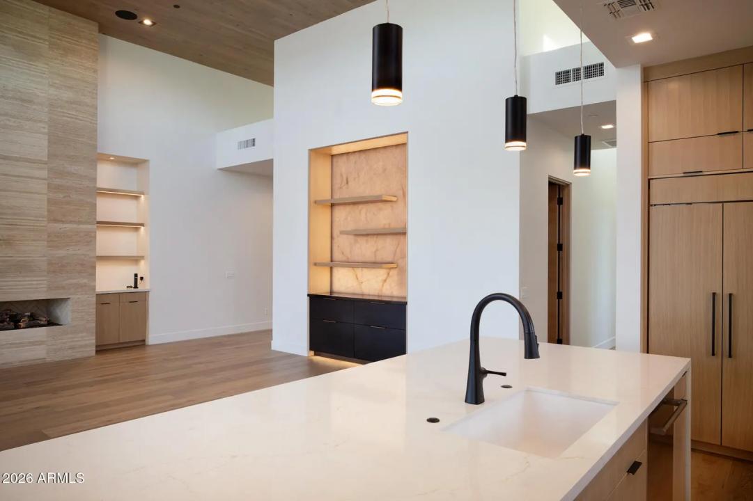 Real Estate Picture 14