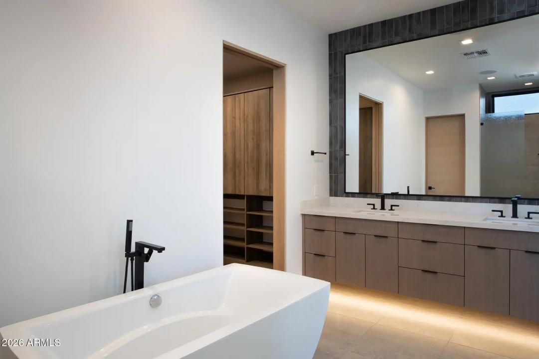 Real Estate Picture 19