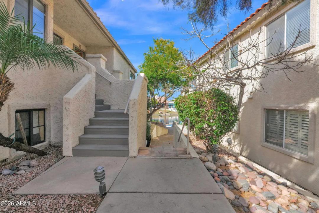 Real Estate Picture 3