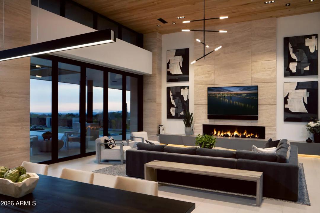 Real Estate Picture 4